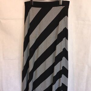 Roz & Ali Striped Black And White Maxi Skirt | Size M Petite